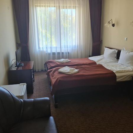 Family Hotel Bela Tryavna Eksteriør billede