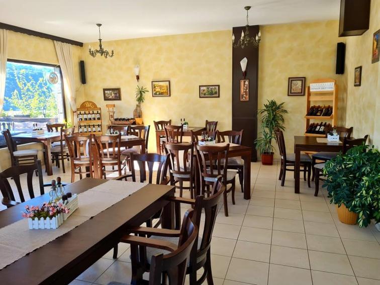 Family Hotel Bela Tryavna Eksteriør billede