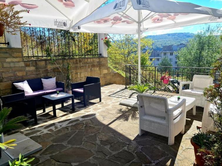 Family Hotel Bela Tryavna Eksteriør billede