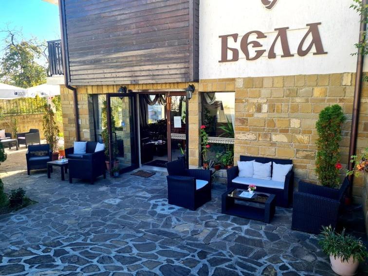 Family Hotel Bela Tryavna Eksteriør billede