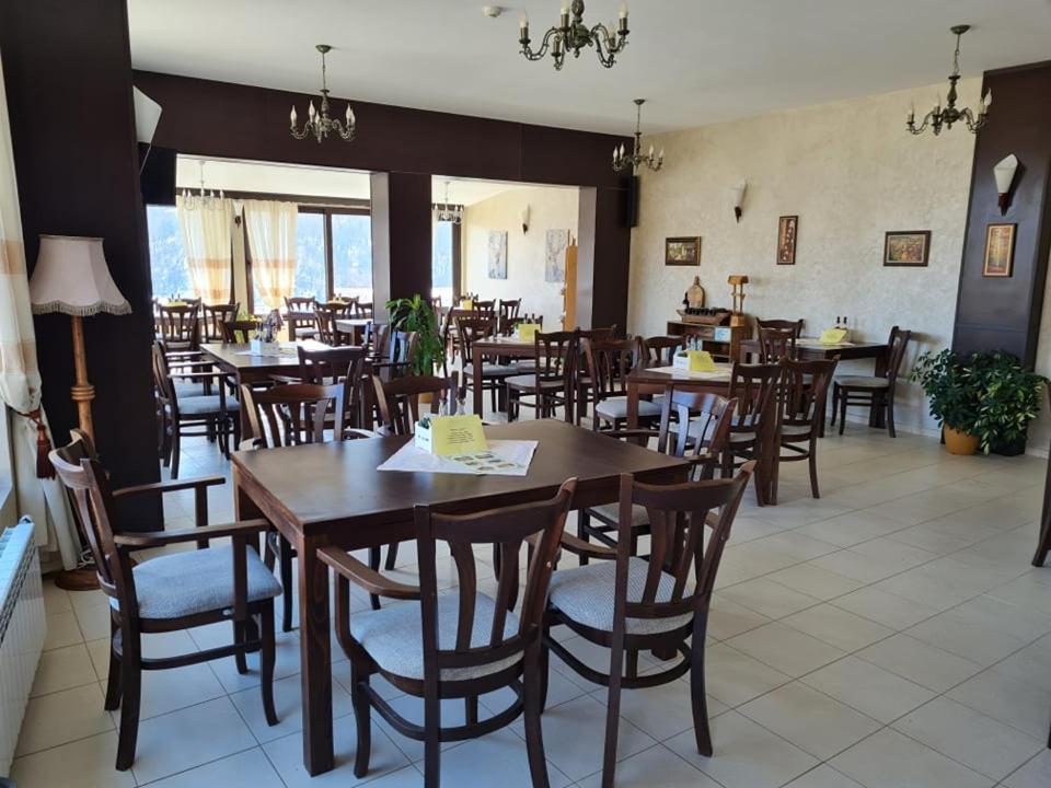 Family Hotel Bela Tryavna Eksteriør billede