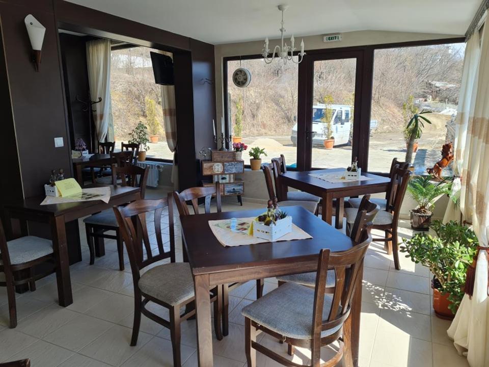 Family Hotel Bela Tryavna Eksteriør billede