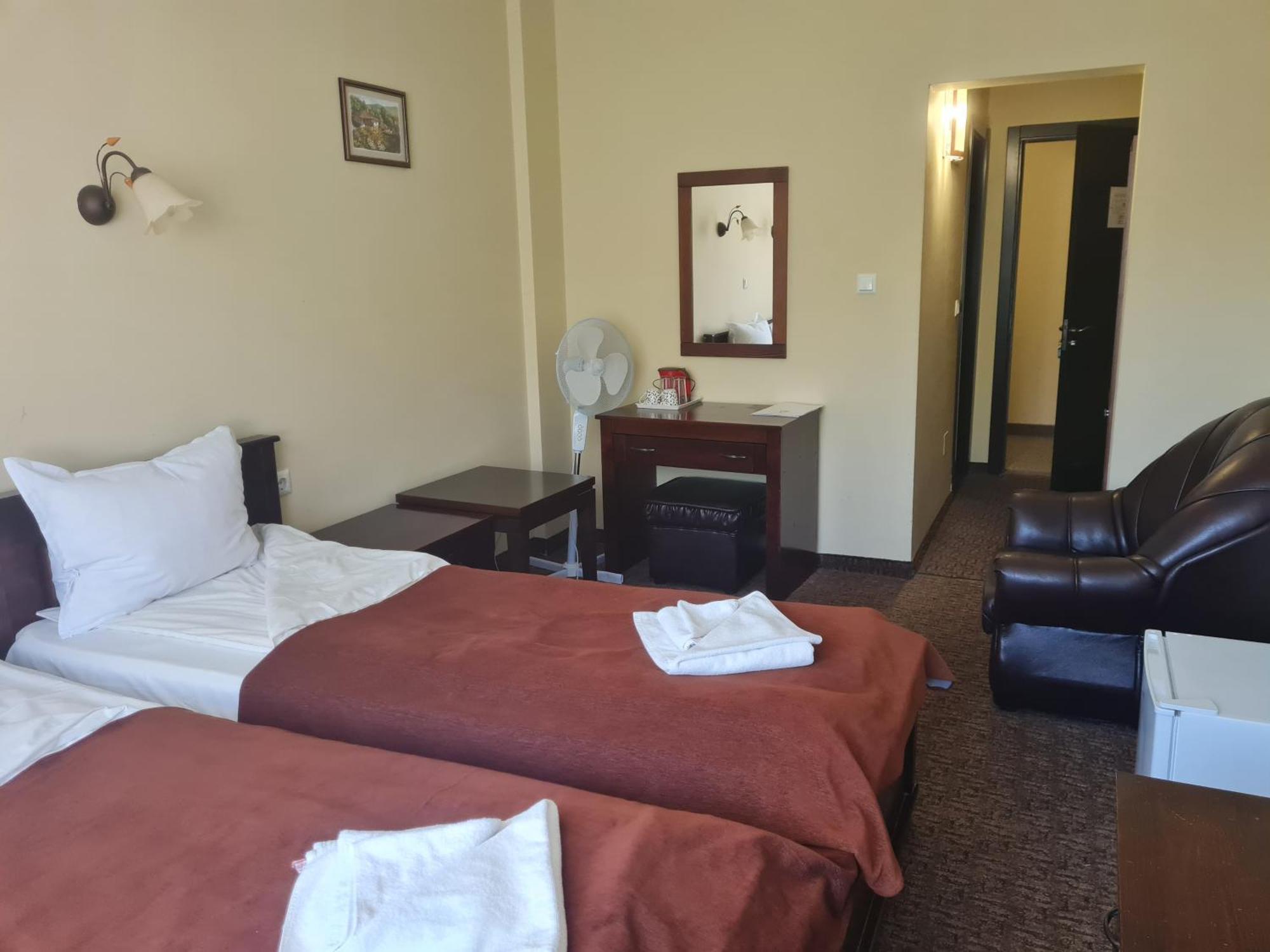 Family Hotel Bela Tryavna Eksteriør billede