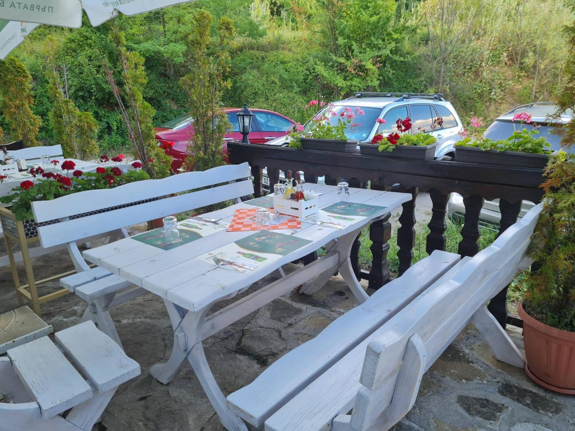 Family Hotel Bela Tryavna Eksteriør billede