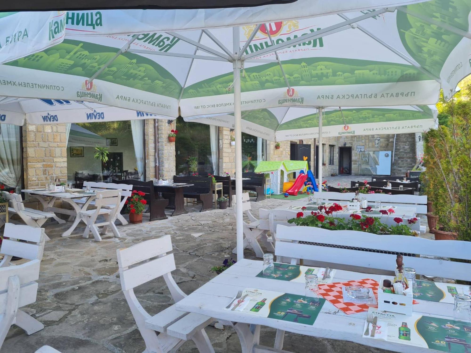 Family Hotel Bela Tryavna Eksteriør billede