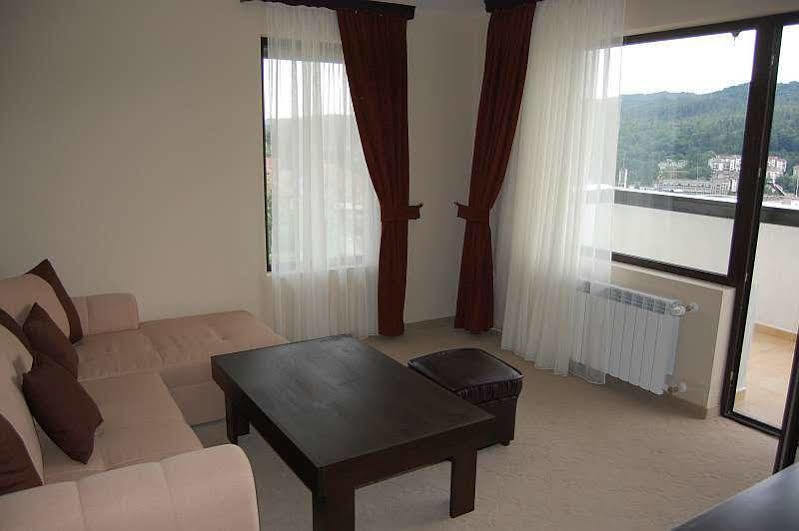 Family Hotel Bela Tryavna Eksteriør billede