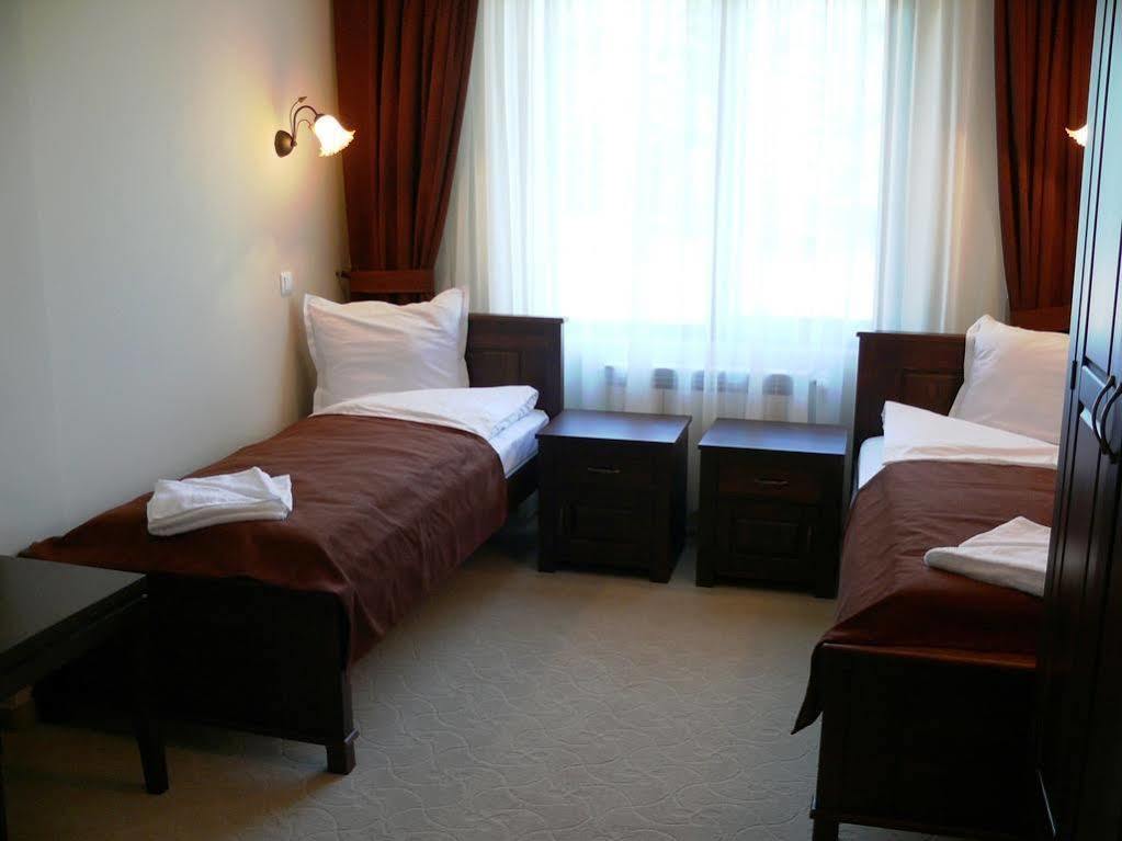 Family Hotel Bela Tryavna Eksteriør billede
