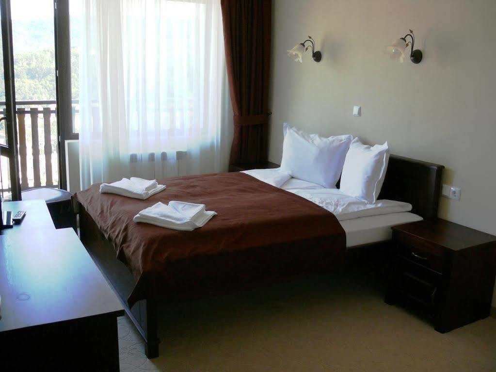 Family Hotel Bela Tryavna Eksteriør billede