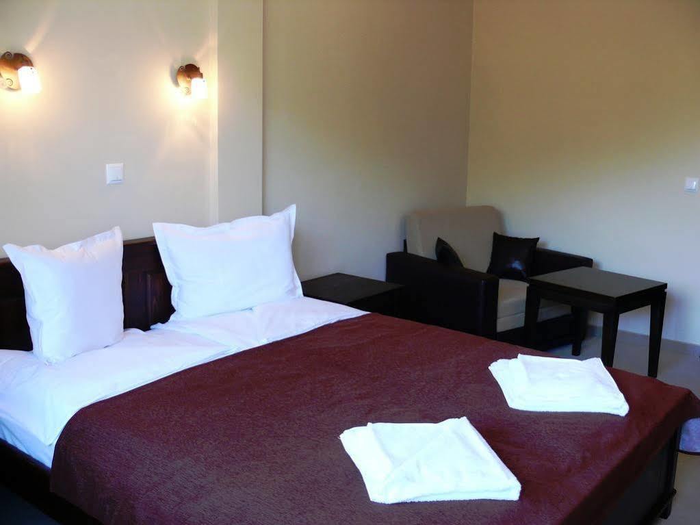Family Hotel Bela Tryavna Eksteriør billede